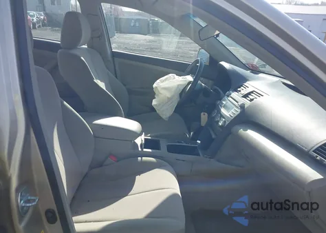 2010 Toyota Camry Le z USA, uszkodzony, nr VIN 4T1BF3EK4AU070917